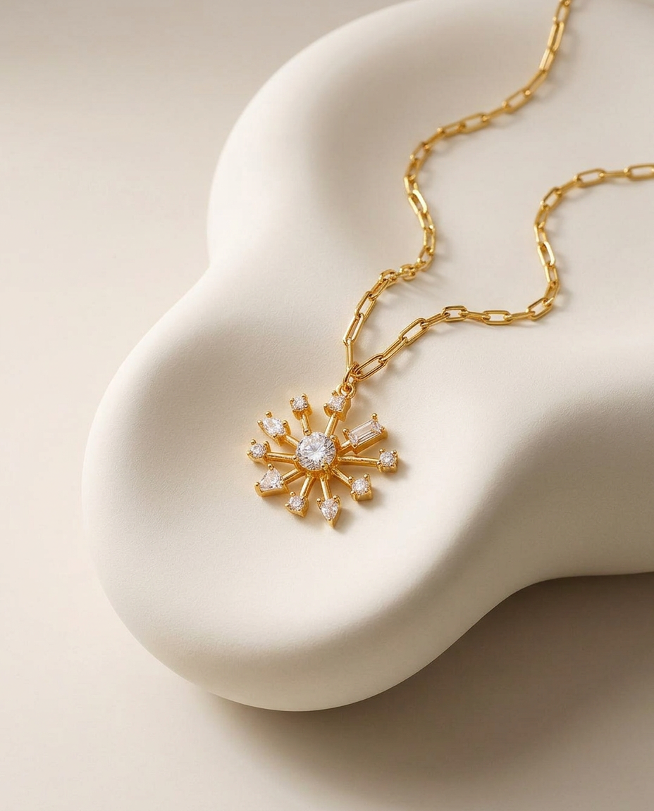 Estelar Pendant Necklace