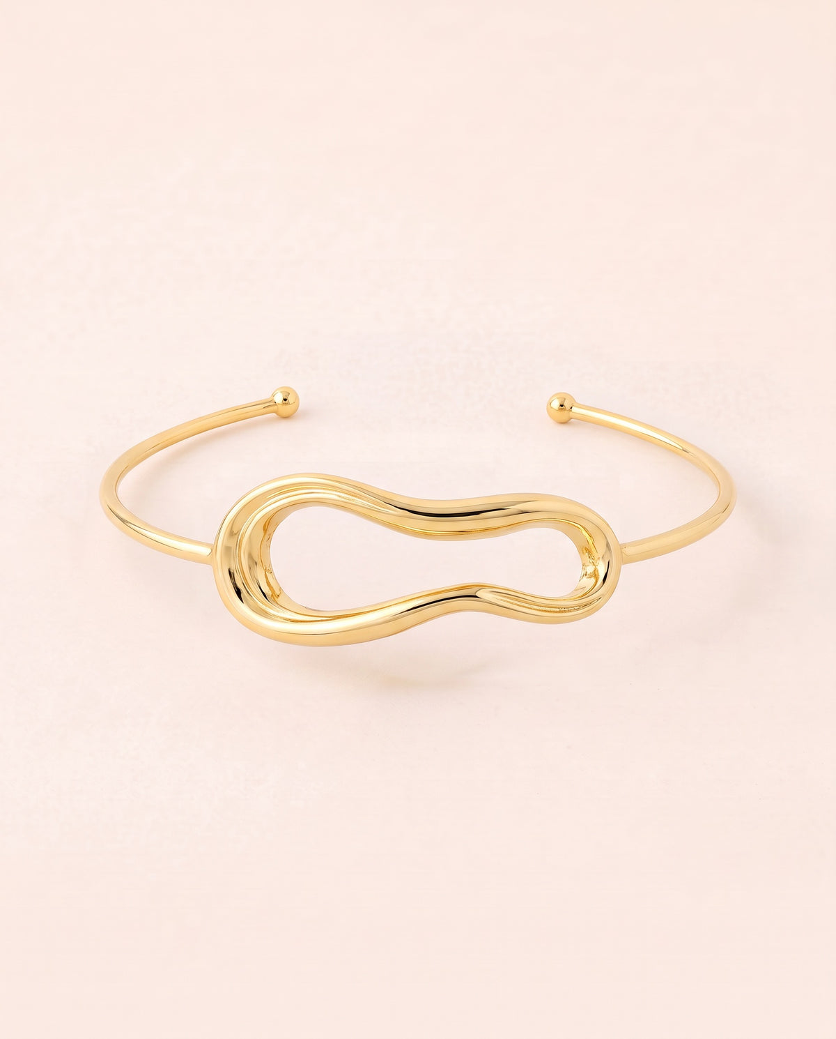 Open cuff bracelet with 18k gold-plated finish, Fashionista Line by Azulique.
