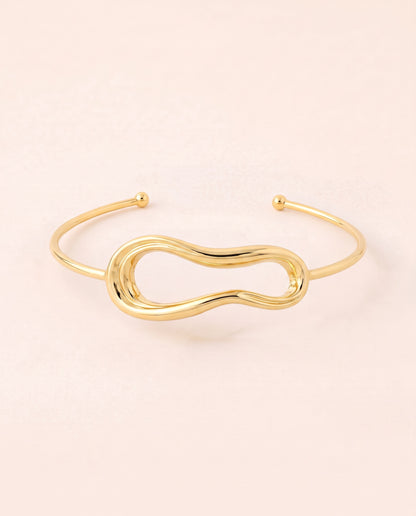 Open cuff bracelet with 18k gold-plated finish, Fashionista Line by Azulique.